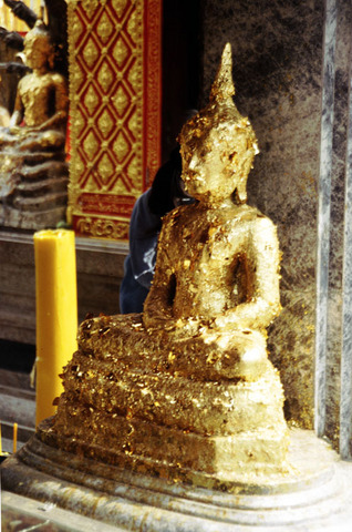 thailand - doi suthep - gold leaf buddha.jpg